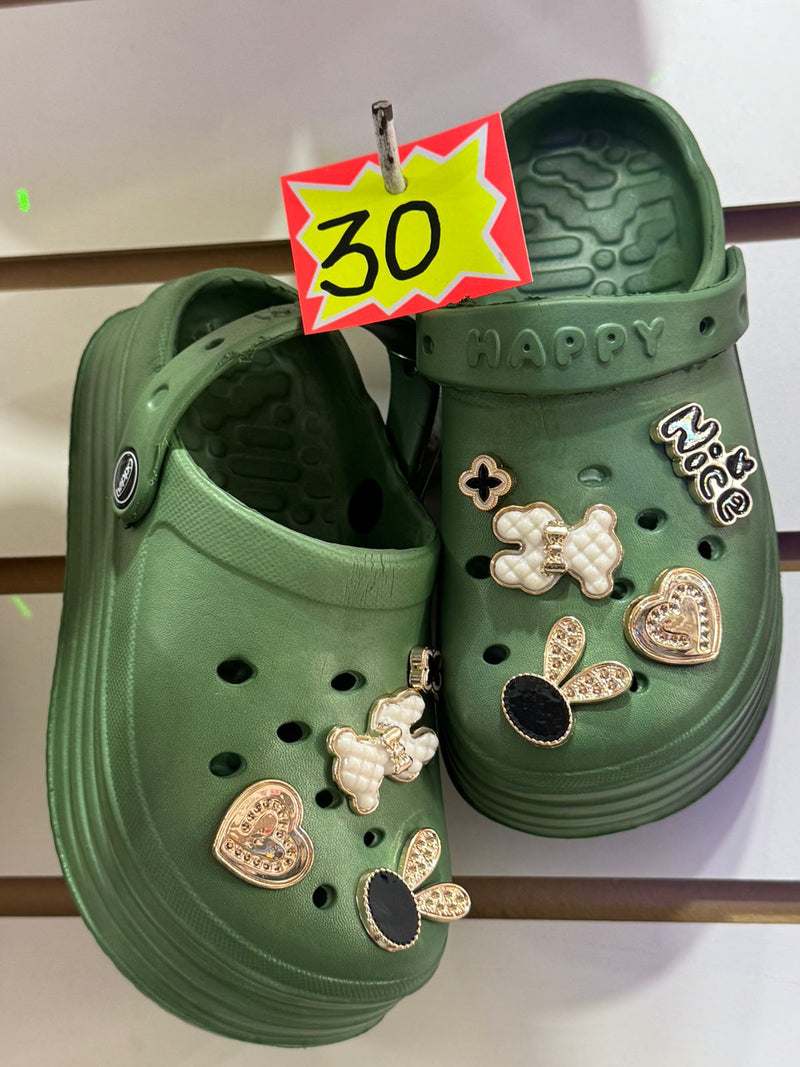Crocs Infantiles con Dijes Decorativos –  Cómodos, Livianos y Personalizables