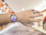 RELOJ-QUARTZ-BLANCO-Y-VIOLETA-4.png